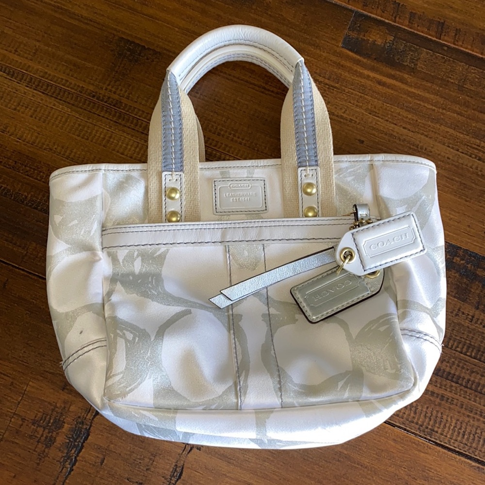 SOLD ELSEWHERE!                                           COACH POPPY HANDBAG